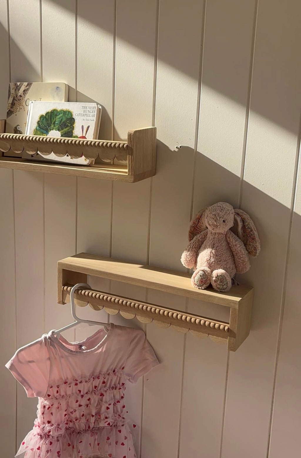 Light Scalloped Shelves