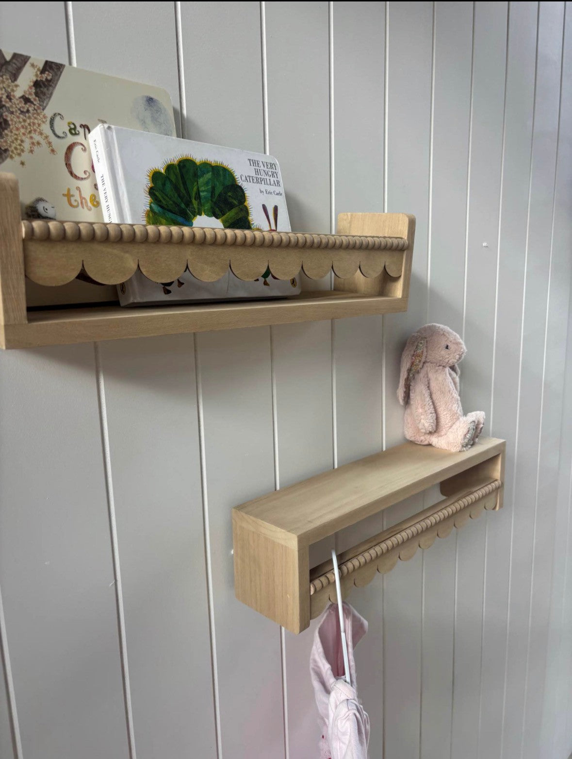 Light Scalloped Shelves